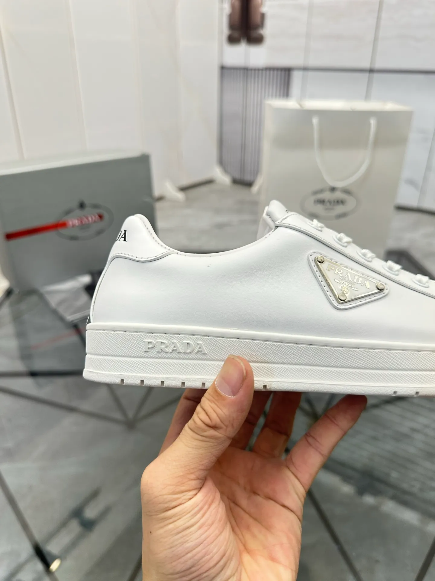 Men's shoes for sale 💰: 💰P540¥ High-end top quality Product trademark: Prada *"Prada*" low-top casual shoes Regular size: 38-45 (can be customized to 46) Product materials: imported first-layer cowhide for the upper, water-dyed cowhide lining, cowhide feet, original outsole. No.: 001